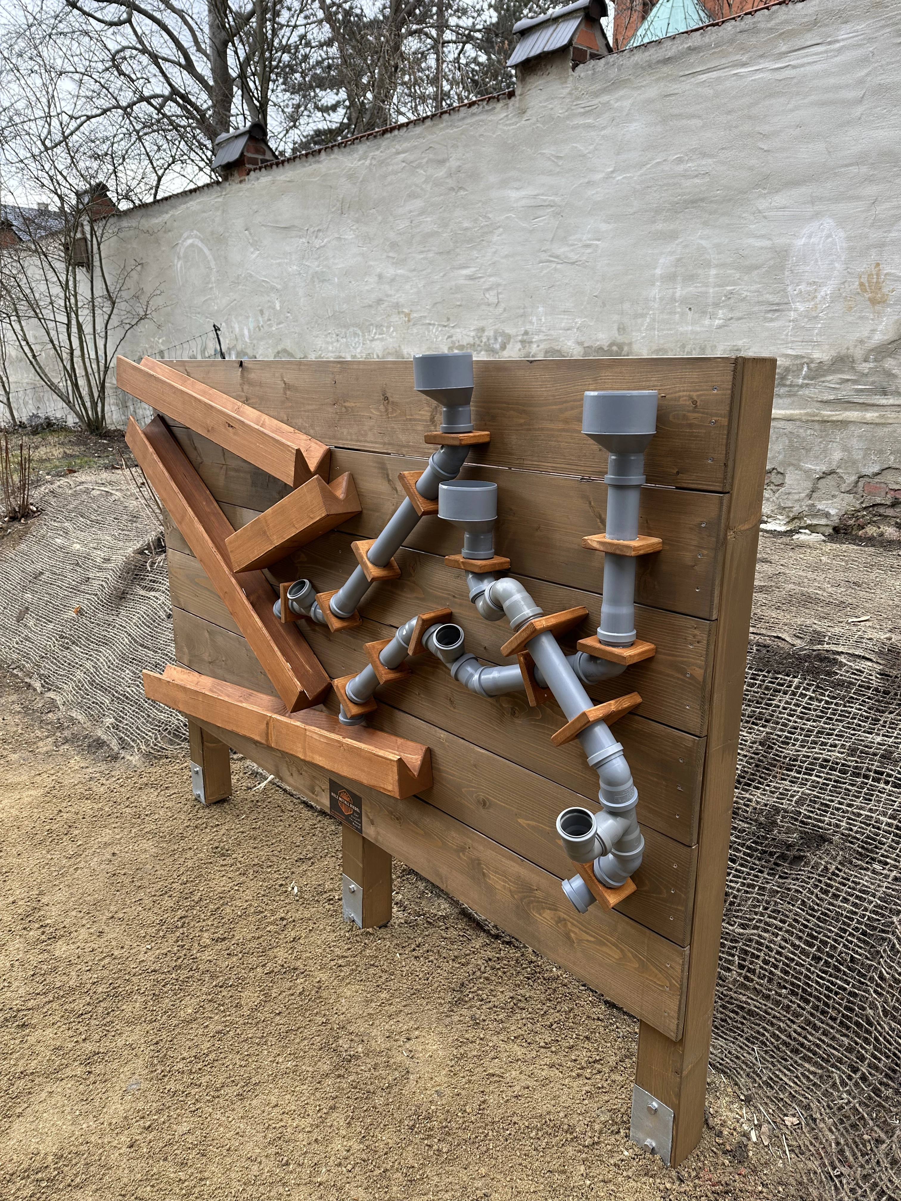 Spielwand